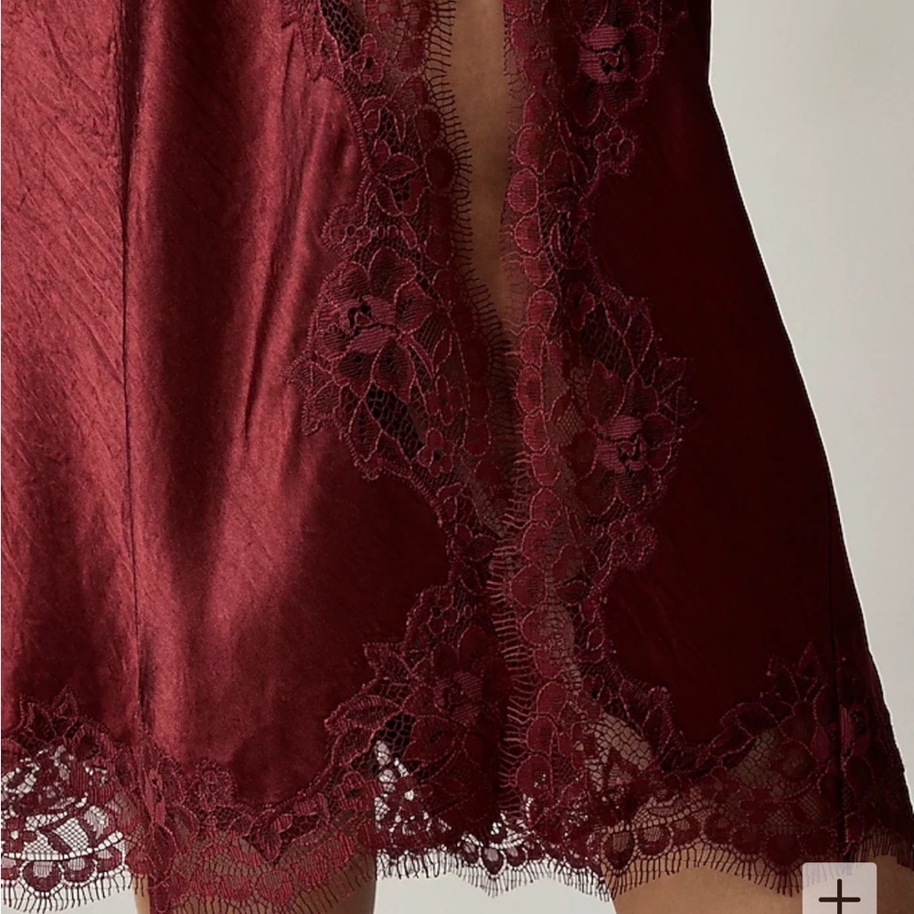 J crew burgundy Gwyneth lace-trim slip skirt in textured satin - Picture 2 of 5